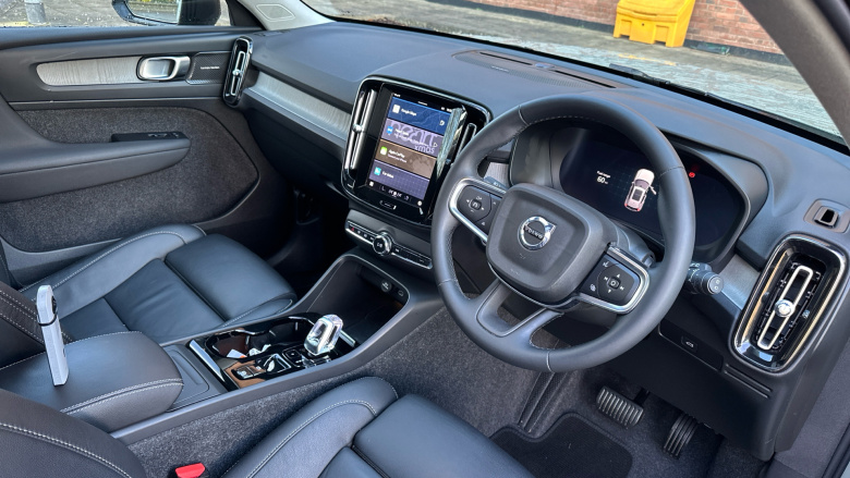 Volvo XC40 2.0 B4P Ultra Dark 5dr Auto Petrol Estate